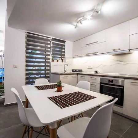 Brand New Aprt With Backyard In Lycabettus Hill ! Apartamento Atenas Exterior foto