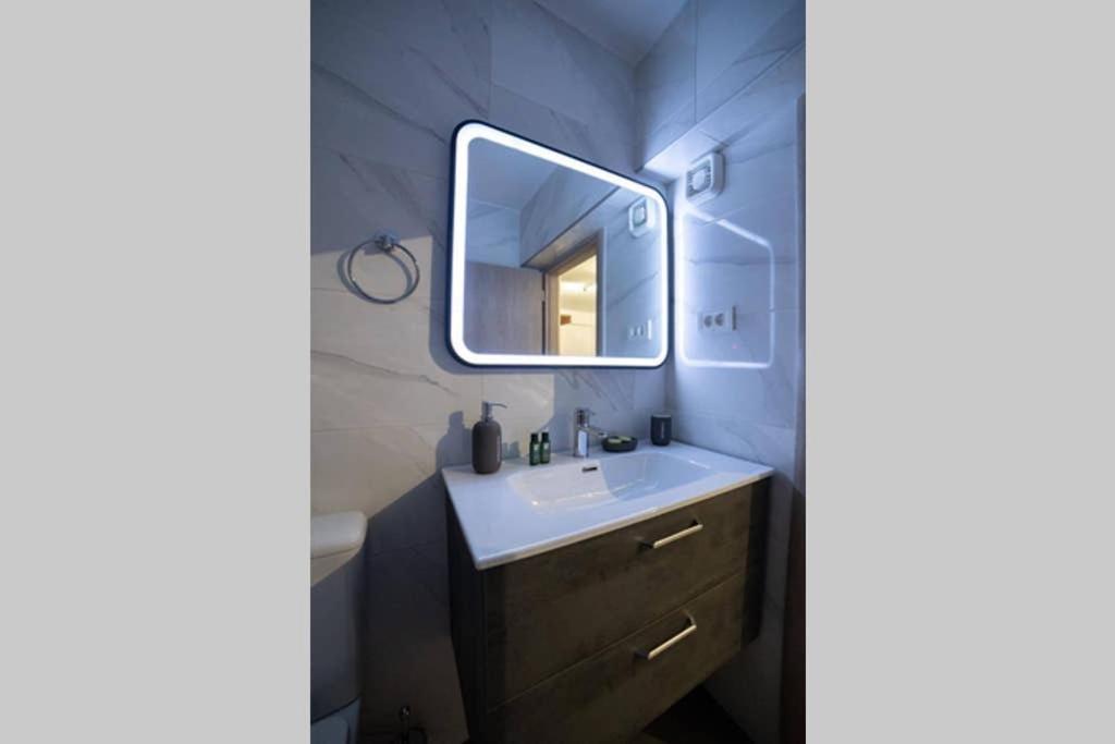 Brand New Aprt With Backyard In Lycabettus Hill ! Apartamento Atenas Exterior foto