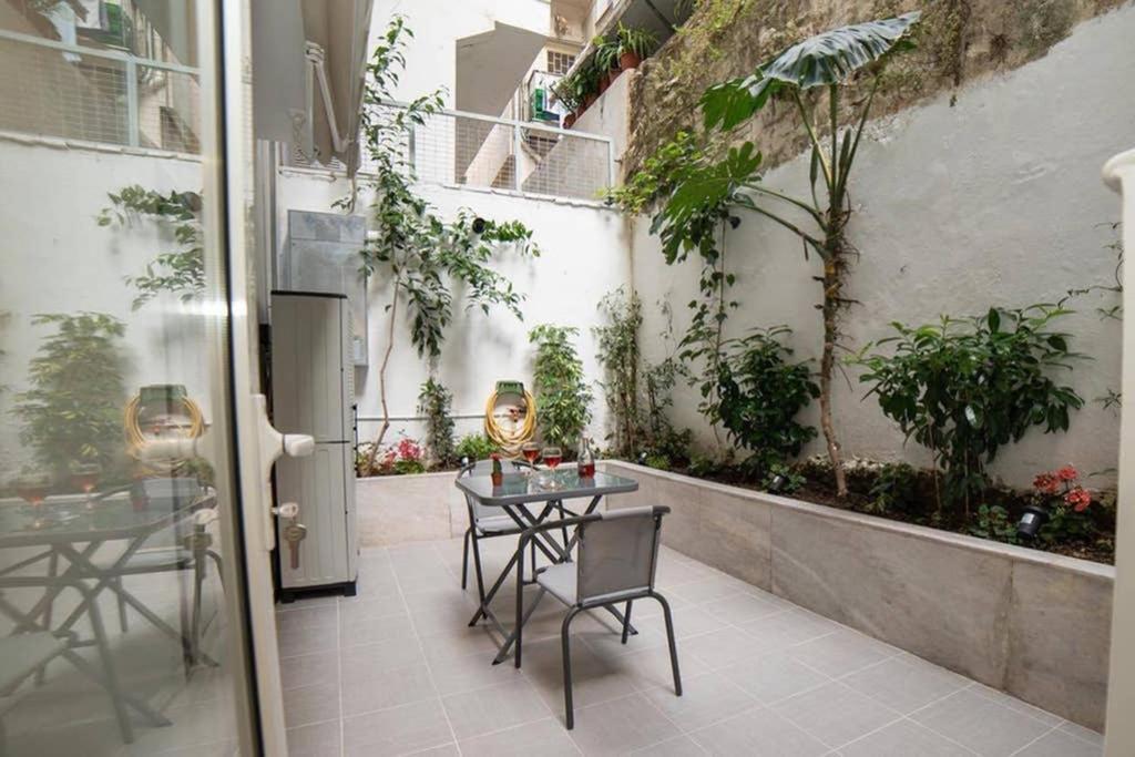 Brand New Aprt With Backyard In Lycabettus Hill ! Apartamento Atenas Exterior foto