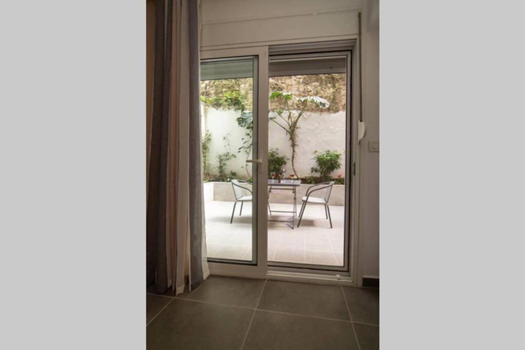 Brand New Aprt With Backyard In Lycabettus Hill ! Apartamento Atenas Exterior foto