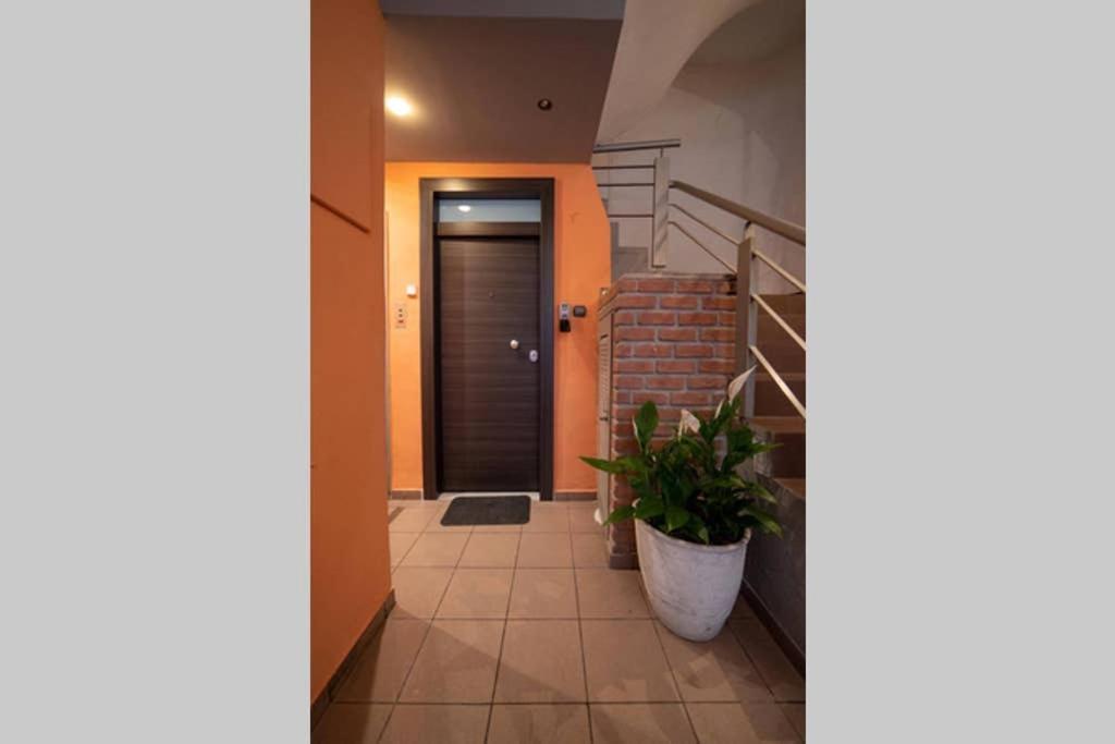 Brand New Aprt With Backyard In Lycabettus Hill ! Apartamento Atenas Exterior foto